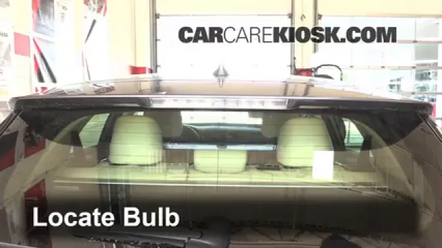 2014 Lexus CT200h 1.8L 4 Cyl. Éclairage Feu de freinage central (remplacer l'ampoule)